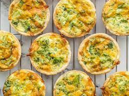 MINI BROCCOLI CHEDAR QUICHES