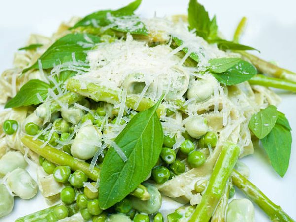 Garlic cream Bucatini With Peas And Asparagus