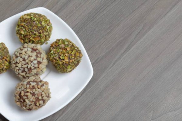 2-Ingredient Vegan PayDay Bites